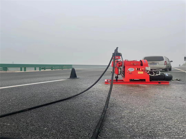 波莲镇马路路基路面开裂下沉注浆加固灌浆