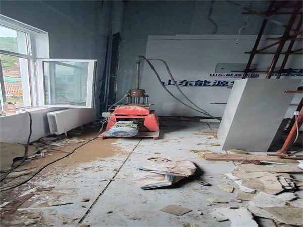 波莲镇地基基础下沉墙体裂缝加固注浆顶升施工