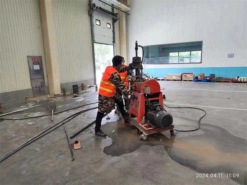 波莲镇厂房地面下沉塌陷注浆加固施工